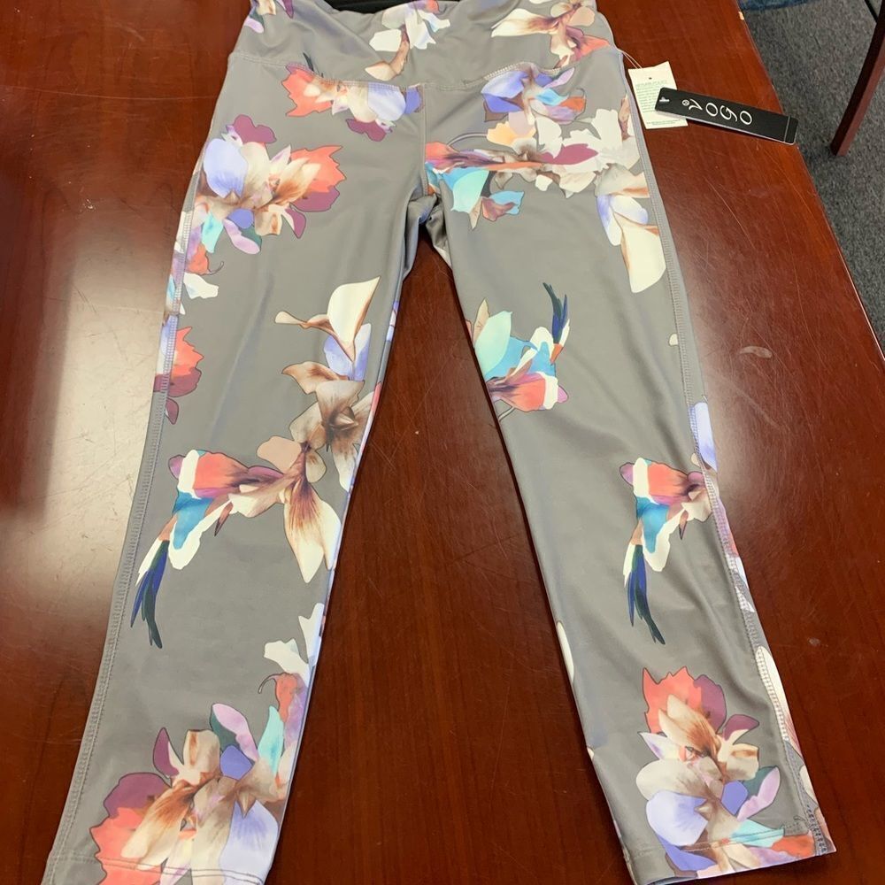 Vogo Athletica Capri Leggings sz M NWT